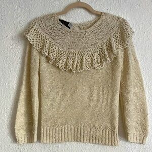 Le Sah Petites vintage cream colored ruffle top blouse size small